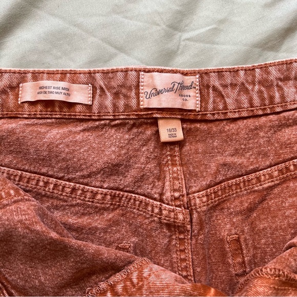 Universal Thread Shorts - Picture 3 of 3